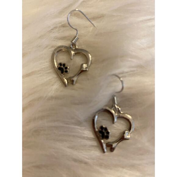 Adorable, heart shaped silver plated earrings with doggy paw and bone - Picture 4 of 5